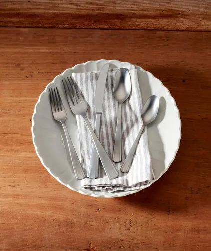 Vista 5 de Lenox French Perle Scallop - Juego de cubiertos de 65 piezas, acero inoxidable 18/10, apto para lavavajillas, juegos de utensilios de cocina