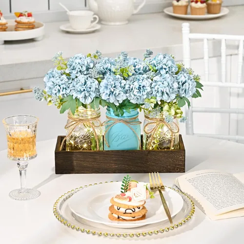 Vista 4 de BLEUM CADE Decoración de mesa de centro de mesa, 3 piezas de flores artificiales de hortensias en frascos Mason con bandeja de madera para mesa
