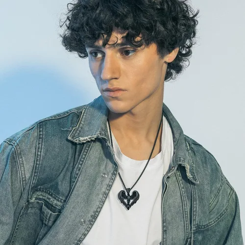 Vista 2 de Richsteel Phoenix/Wolf/Rock Hand/Skeleton Necklace for Men Phoenix Negro