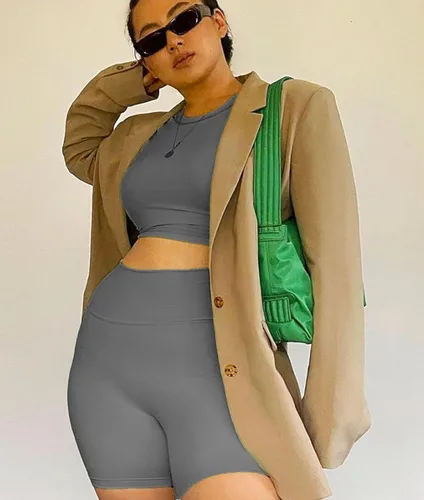 Vista 4 de NEW YOUNG Paquete de 3 pantalones cortos de ciclismo de talla grande con bolsillos para mujer, pantalones de yoga de cintura alta de 8 pulgadas