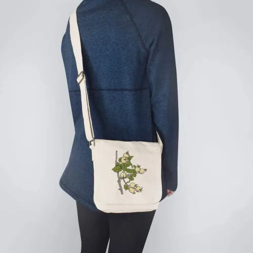 Vista 2 de Azeeda 'Growing Quince' Small Cotton Canvas Messenger Bag (MS00042898)