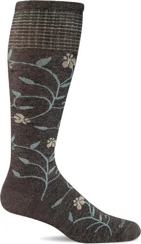 Vista 4 de Sockwell Calcetines de compresión graduados moderados para mujer, ajuste de pantorrilla ancha Ceniza