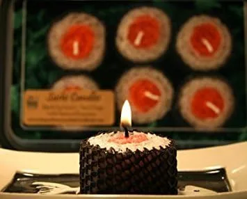 Vista 2 de Juego de 6 velas de cera de abeja natural de sushi en caja, color naranja