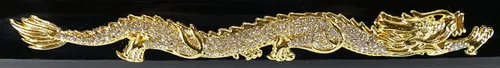 Vista 7 de Makoto Espada samurái afilada forjada a mano - Dragón dorado de cristal en Saya