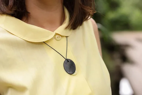Vista 4 de Heka Naturals Shungite Crystal Necklace Pendant Healing Crystals & Chakra Necklace - Gemstone Accessory for Men & Women - Spiritual and Joyous Gifts
