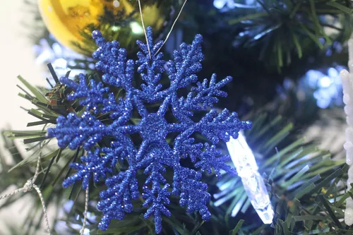 Vista 4 de Wish You Have a nice day® tiny24 espumosos copo de nieve ornamentos diseño iridiscente con brillantina Blanco sobre Cadena gancho de ropa