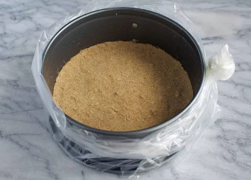 Vista 2 de Soro Essentials Molde desmontable redondo antiadherente de 4 pulgadas para tartas de queso, molde desmontable con parte inferior extraíble, a prueba