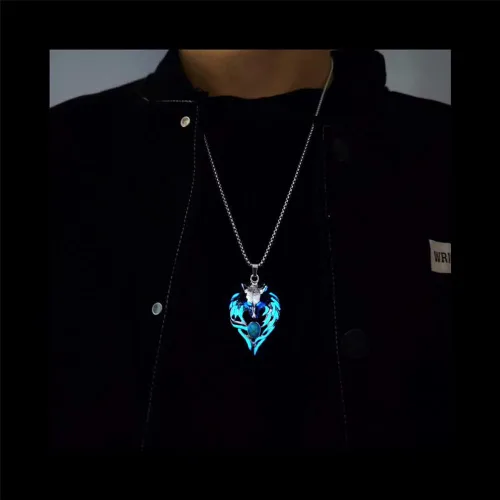 Vista 5 de Collar de lobo para mujeres y hombres, collar luminoso con colgante de cabeza de lobo vikingo, regalo de Halloween, joyería que brilla