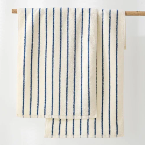 Vista 4 de YiLUOMO Juego de 2 toallas de mano con base blanca con diseño de rayas finas azules, 100% algodón, suaves, de secado rápido y absorbentes