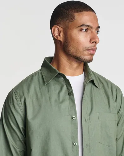 Vista 4 de Real Essentials Paquete de 3 Camisa de manga larga con botones de popelina y bolsillo para hombre (disponible en tallas grandes y altas)