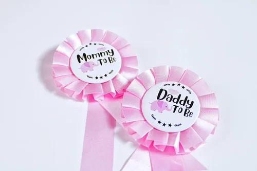 Vista 2 de HAPPYLAND - Decoraciones de baby shower para niña, juego de elefante rosa para bebé, hojalata, insignia de mamá para ser y papá para baby shower