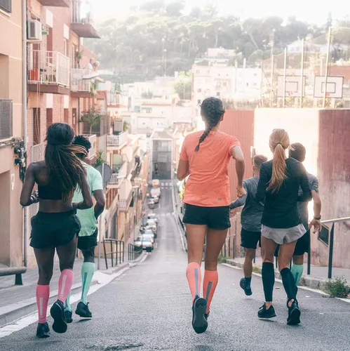 Vista 5 de CEP Calcetines altos de compresión para correr para mujer - Calcetines largos atléticos para rendimiento