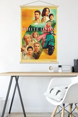 Vista 5 de Trends International The White Lotus - Póster de pared de una hoja, 22.37 x 34.00 pulgadas, paquete de impresión premium y colgador de madera de haya