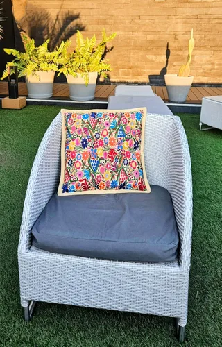Vista 2 de ALKIMIA INC Funda de almohada mexicana hecha a mano Chiapas Bordado (Beige)