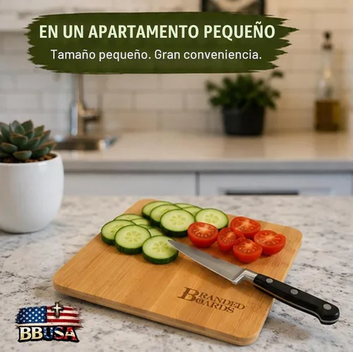 Vista 5 de Tabla de cortar de bambú pequeña y mini de Branded Boards, ideal para apartamentos, vehículos recreativos, barra de casa, tablas de charcutería
