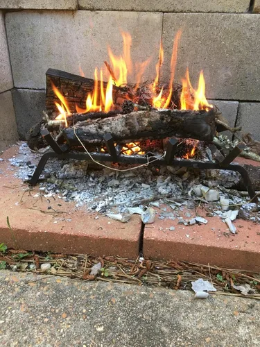 Vista 3 de Rocky Mountain Goods - Parrilla de chimenea de 18 pulgadas con retenedor de brasas, hierro fundido resistente de 1/2", tratado térmicamente