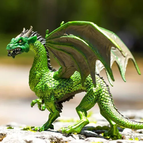 Vista 2 de Safari Ltd. Figura de dragón del bosque, figura detallada de modelo de plástico de 6 pulgadas, juguete de criatura mítica para niños, niñas y niños