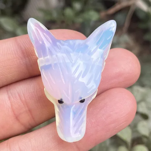 Vista 2 de Fekuar Estatua de cabeza de lobo de opalita sintética tallada a mano, figura de cristal curativo tallada en animales, escultura perforada
