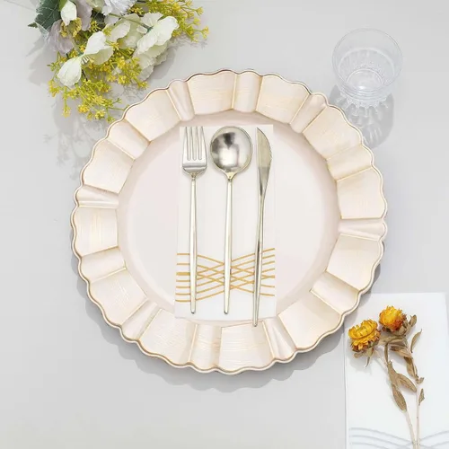Vista 2 de Efavormart Paquete de 6 Cargadores de Platos de Cena de Plástico Acrílico Beige de 13" con Borde Festoneado Ondulado Cepillado en Dorado