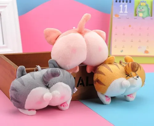Vista 2 de HSYHERE Llavero de peluche Kawaii con diseño de perro y gato de peluche súper divertido, llavero de regalo, bolsa colgante, llavero de coche