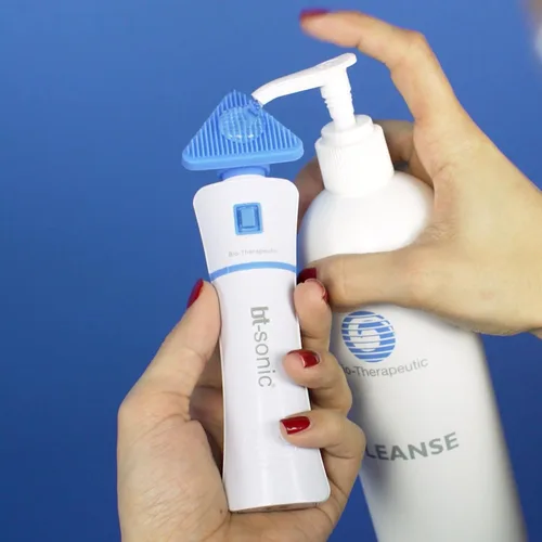 Vista 2 de Bio-Therapeutic Cleanse - Limpiador de gel espumoso suave que elimina los desechos difíciles sin pelar, ideal para todo