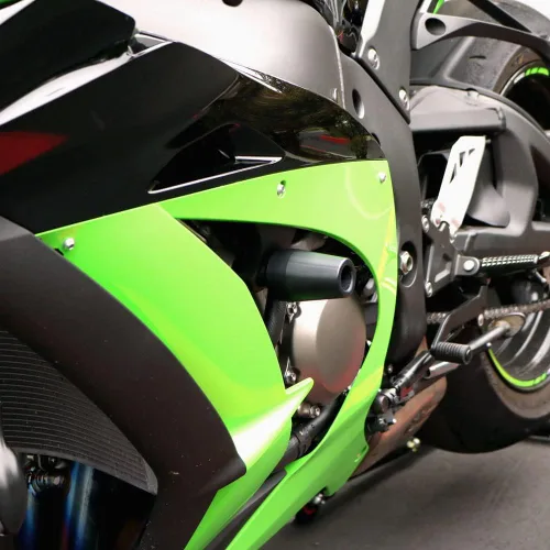 Vista 3 de Shogun Kawasaki ZX10 ZX10R ZX10RR 2016 2017 2018 2019 2020 2021 2022 2023 Negro Deslizadores de marco sin corte para modelos ABS y no ABS – 750-4959