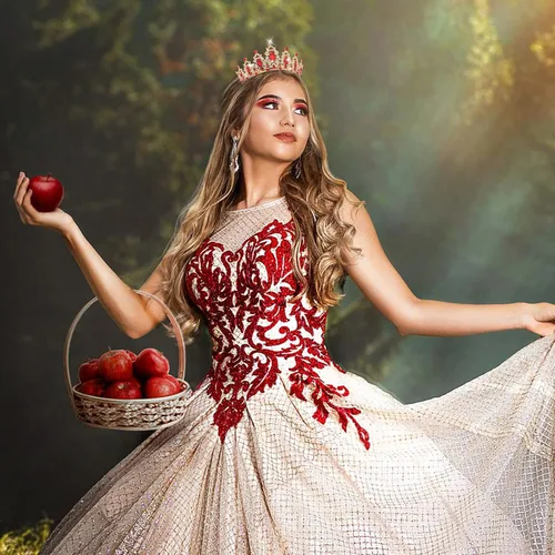 Vista 3 de WHAVEL Corona dorada de reina roja, corona de princesa con diamantes de imitación, accesorios para el cabello para cumpleaños, bodas, bailes