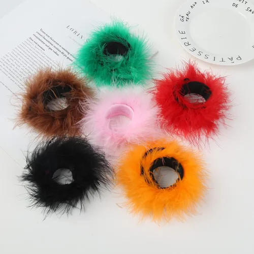 Vista 3 de Cooluckday 2 pulseras de plumas para mujer, diseño de círculo, palmaditas, decoración de muñeca, brazaletes