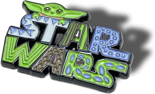Vista 2 de Pin Mandaloriano de Disney Star Wars Baby YODA Star Wars Troquelado con logotipo de Star Wars, con licencia oficial Lucasfilm Premium Esmalte PIN