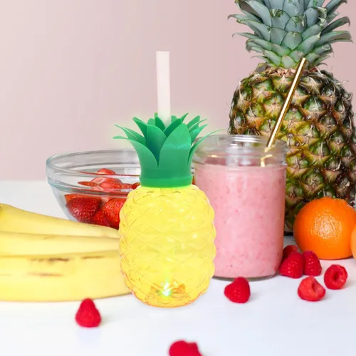 Vista 4 de BESTonZON 3 tazas de piña, 16.9 fl oz con luz LED con popote y tapa, forma de fruta hawaiana, taza tropical para beber agua para playa, fiesta
