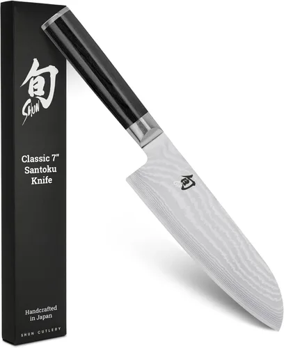 Vista 10 de Shun Cuchillo Santoku clásico de 5 1/2" Cuchillo multiusos japonés hecho a mano, núcleo VG-MAX, revestimiento de acero inoxidable de Damasco