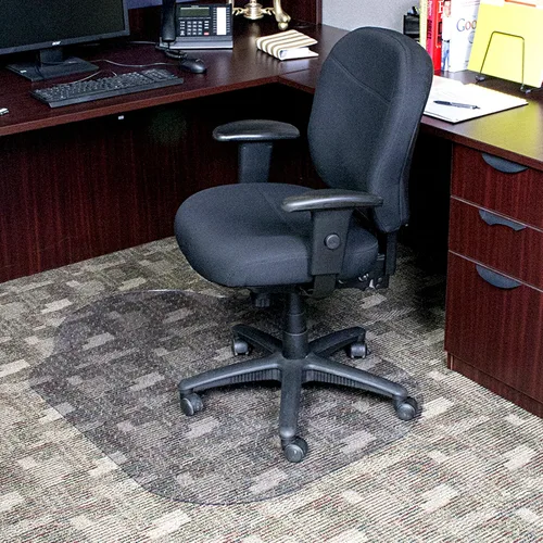 Vista 2 de Evolve Alfombra transparente para silla de oficina de 39 x 52 pulgadas con borde para alfombra de pelo bajo, fabricado en los Estados Unidos por