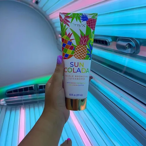 Vista 6 de Onyx Suncolada Loción bronceadora triple para cama de bronceado - Acelerador de bronceado oscuro interior con bronceador Fórmula