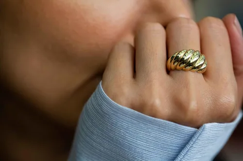 Vista 6 de Anillo de croissant de oro macizo de 14 quilates Anillo de cúpula trenzada de oro real de 14 quilates Anillo grueso de oro para mujer Anillo