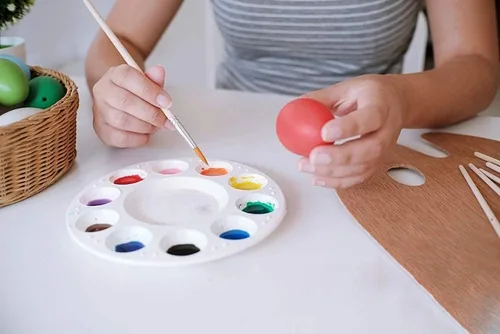 Vista 3 de Paletas de bandejas de pintura, paletas blancas de plástico para niños y estudiantes, bandeja de pintura para clase de arte, manualidades o fiestas