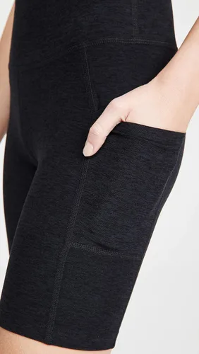 Vista 6 de Beyond Yoga Pantalones cortos de ciclismo de cintura alta con bolsillo Spacedye para mujer