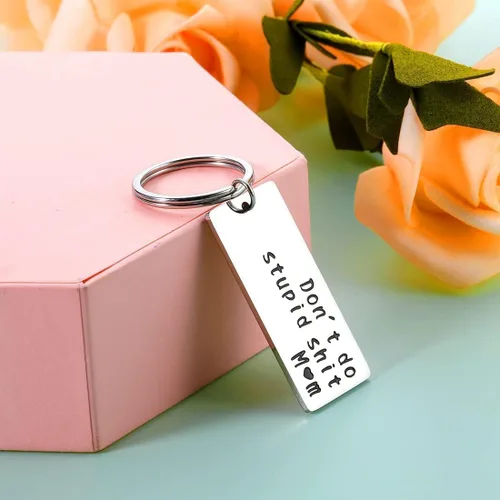 Vista 6 de Cesta de Pascua para adolescentes, regalos de Pascua para adultos, llavero de mierda de Dont Do Stupid, regalos geniales para niños de 18 años