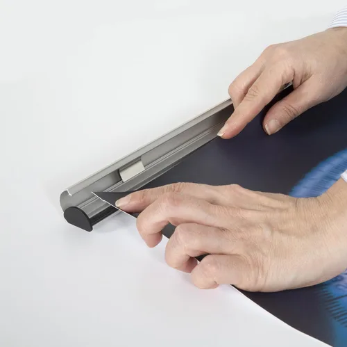 Vista 4 de Juego de póster de aluminio anodizado plateado (para póster de 72 pulgadas de ancho)