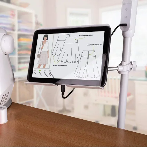 Vista 9 de OttLite Lámpara de pie LED con puerto USB y soporte para tableta, diseño blanco moderno, luz de pie LED ClearSun, cargador USB, controles activados