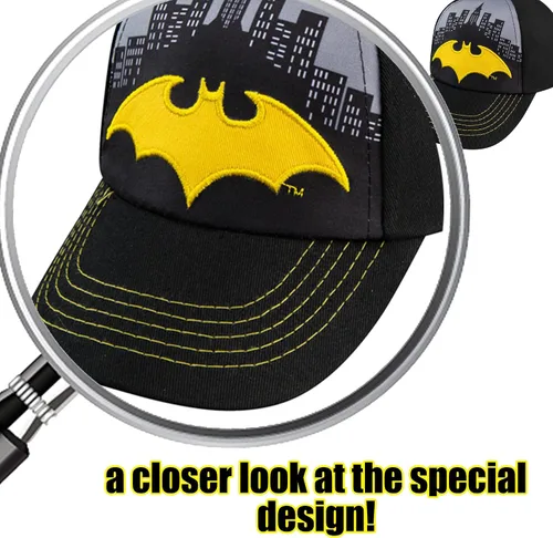 Vista 5 de DC Comics Gorra de béisbol de Batman para niños, de 4 a 12 años, logotipo amarillo con diseño de Ciudad Gotham, cierre ajustable, 100% algodón