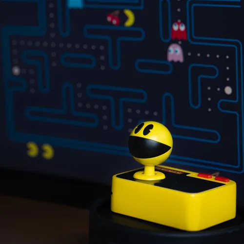 Vista 2 de Fizz Creations PAC-MAN Plug & Play. Retro Gaming Arcade Game. Wireless controller. HDMI cable included. Classic Pac Man Gameplay.