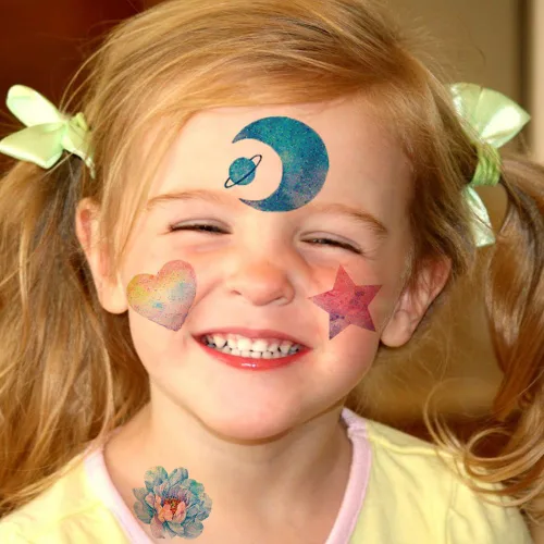Vista 5 de Tatuajes con purpurina para niñas y mujeres, 12 hojas con purpurina de mariposa, luna, flores, sirena, tatuajes temporales para niñas, suministros