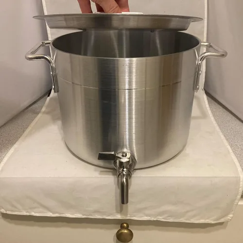 Vista 4 de Olla de aluminio de 10 cuartos de galón con boquilla de espita + tapa de tapa: Hervidor resistente de 2.5 galones con grifo de válvula de drenaje