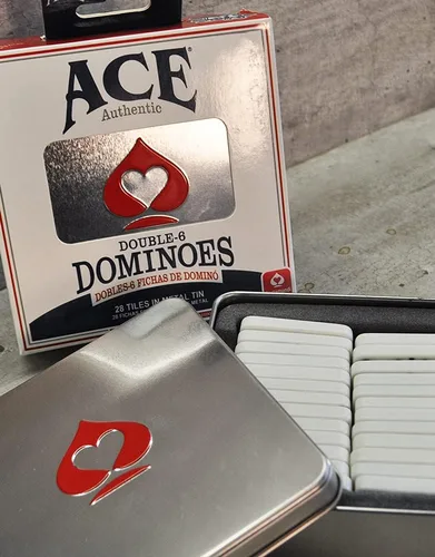 Vista 5 de ACE Double Six Dominoes en estuche de lata, color blanco