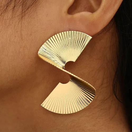 Vista 2 de Pendientes geométricos de oro Bmadge exagerados pendientes punk elegantes sectored trenzado joyería para mujeres y niñas, aleación, Sectorizado
