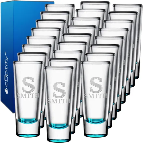 Vista 52 de Vaso de chupito personalizado con fondo negro personalizado de 2 oz, vasos de chupito cordiales con inicial y nombre en script dividido