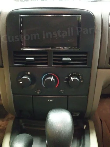 Vista 2 de Kit de instalación de bisel de navegación estéreo de radio de doble DIN compatible con Jeep Grand Cherokee 1999-2001