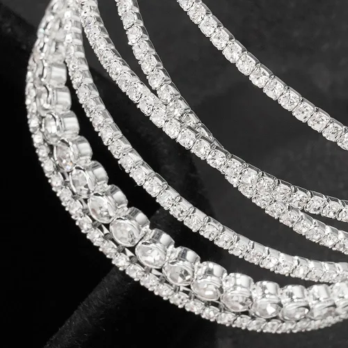 Vista 4 de Suyi Pulsera de diamantes de imitación para mujer, pulsera de plata multicapa, pulseras trenzadas Craystal