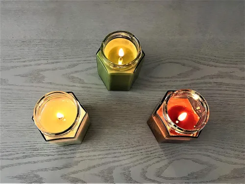 Vista 3 de Rainier's Gifts Vela perfumada hexagonal (algodón de manzana), aromaterapia, 5.5 onzas, 25-35 horas de tiempo promedio de combustión