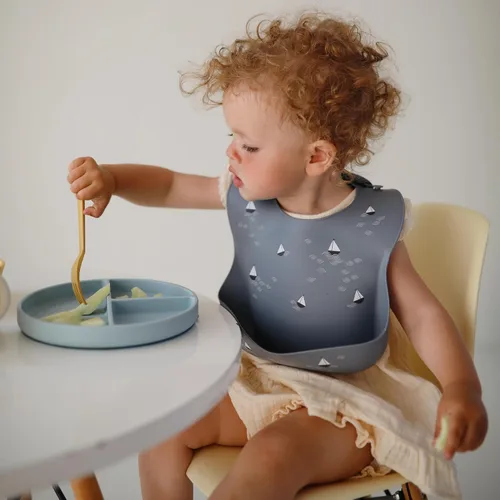 Vista 37 de Mushie - Babero de silicona para bebé, ajustable y resistente al agua (abejas) De 4 a 24 meses, lavable a máquina, correa ajustable
